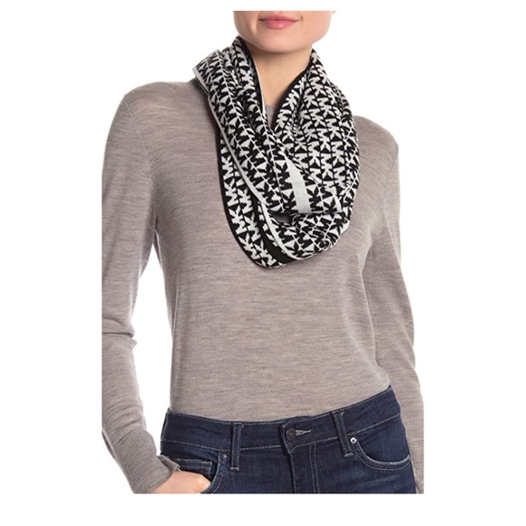 MICHAEL Michael Kors Accessories - 🧣NWOT Michael Kors Infinity Loop Scarf